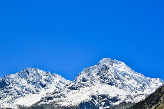 贡嘎雪山主峰山顶