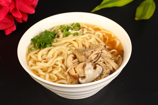 什锦蘑菇面