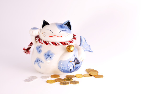 发财猫存钱罐和硬币