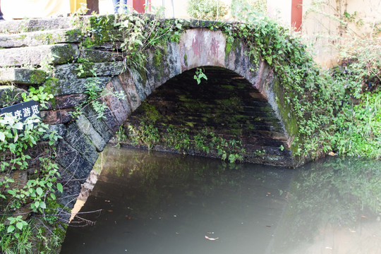 李坑村的古石桥