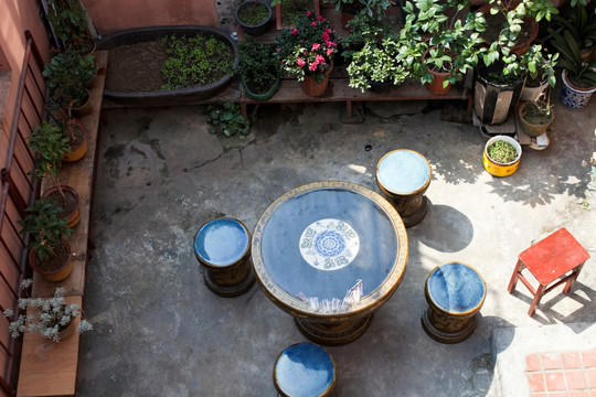 院落 庭院 花园 桌子 陶瓷桌