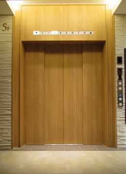 电梯门