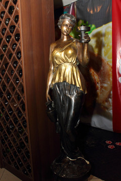 酒店烛台摆件美女