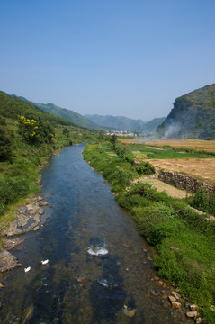 河流