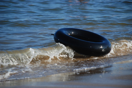 北戴河 沙滩 海水  救生圈