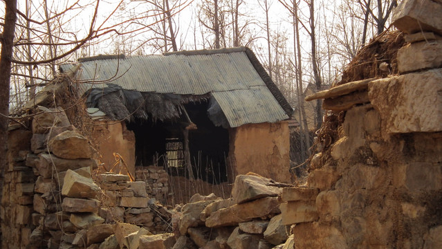 废弃的山村小屋