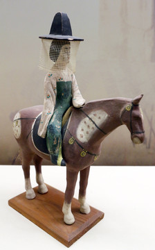 唐代彩绘女骑马俑