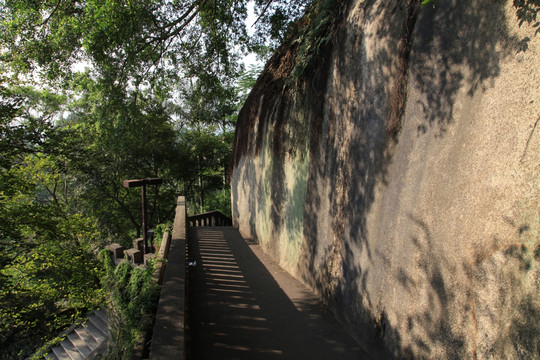 峭壁小路