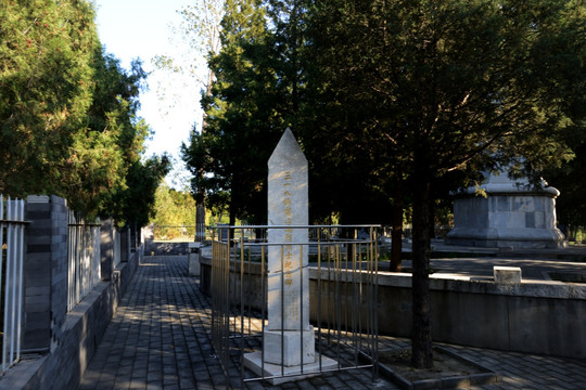 北京圆明园三一八烈士公墓纪念碑