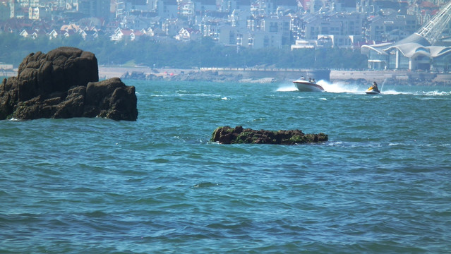 海边景色 青岛石老人