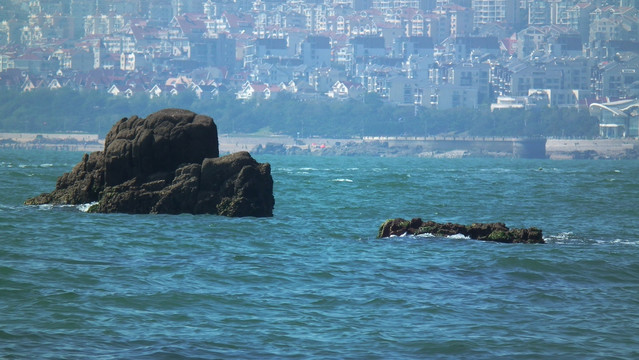 海边景色 青岛石老人