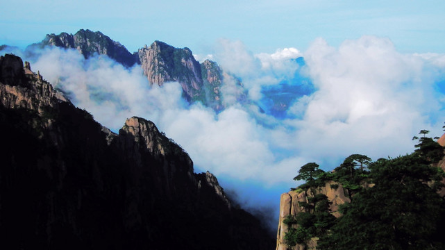 黄山 烟雾缭绕 悬崖峭壁（非高清）