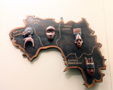 几内亚木质地形图