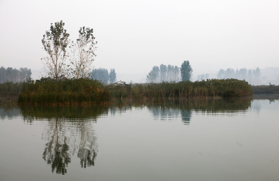 河边秋景