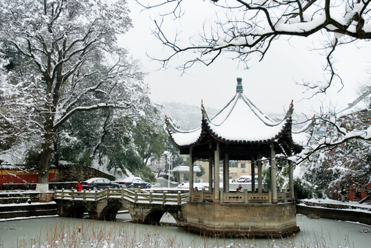 冬天雪景的岳麓书院