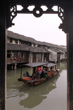 人家尽枕河