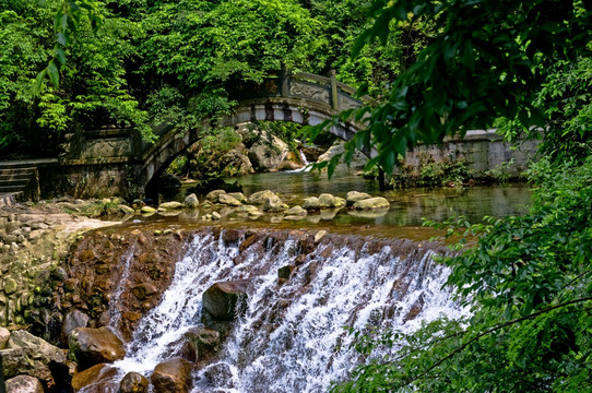 山泉
