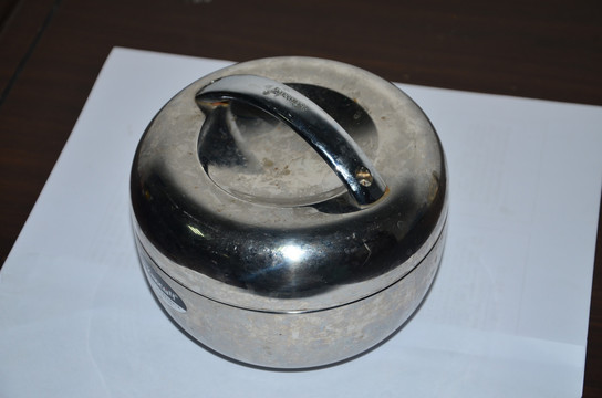铁质保温饭盒