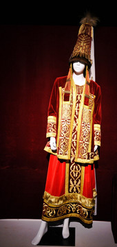 哈萨克女性婚礼套装