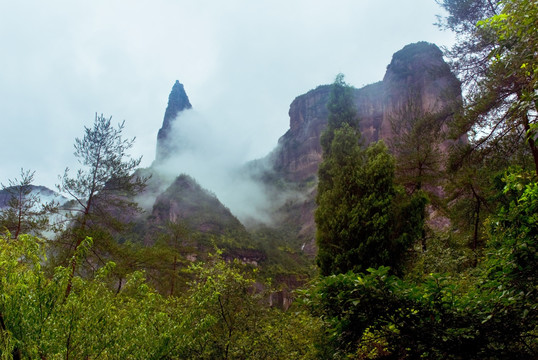 山峰 云雾