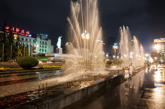 喷泉夜景