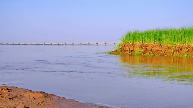 黄河岸边公路大桥