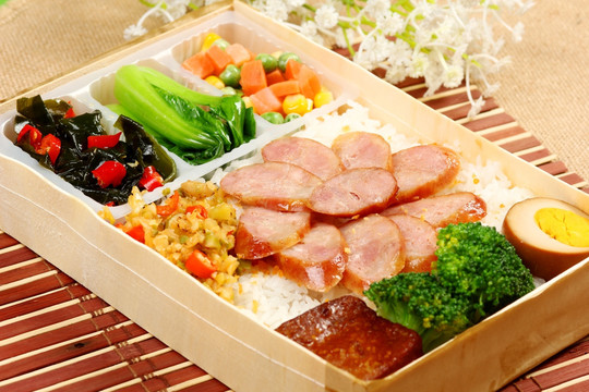 香肠盒饭