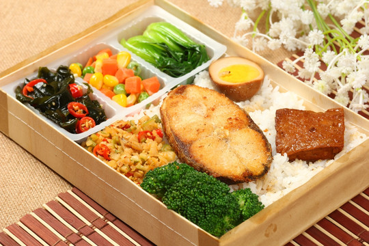 鱼排盒饭