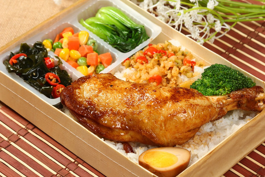 鸡腿盒饭