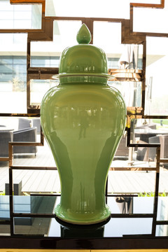 龙泉窑花瓶