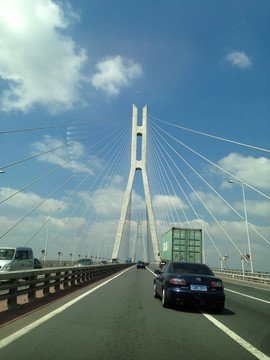 现代桥梁