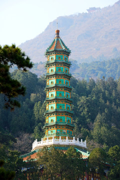 北京香山公园的琉璃塔