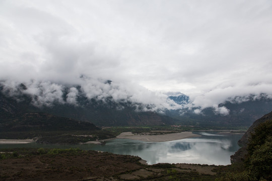 雅鲁藏布大峡谷 田野 雪山