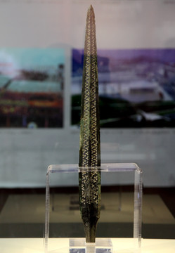 战国巴式柳叶形剑