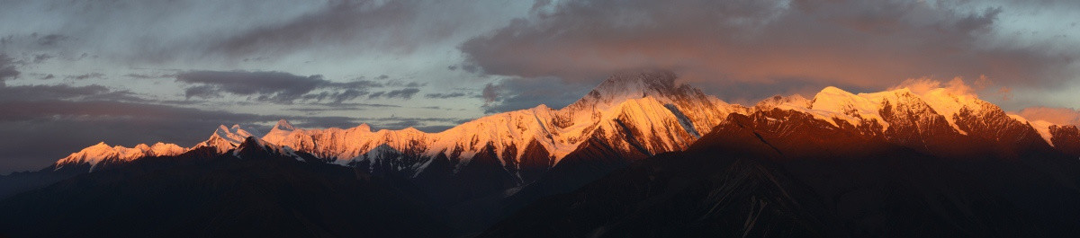 夕照贡嘎山群峰