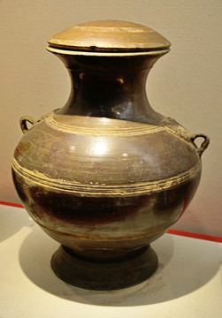 汉代漆衣陶壶