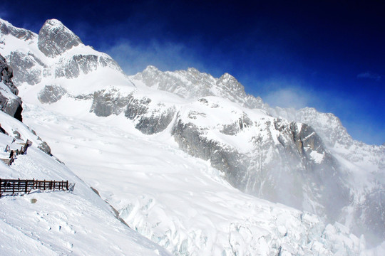 玉龙雪山