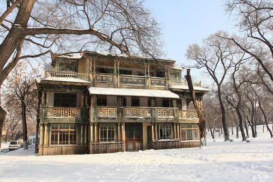 雪中别墅