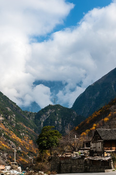 蓝天 山谷