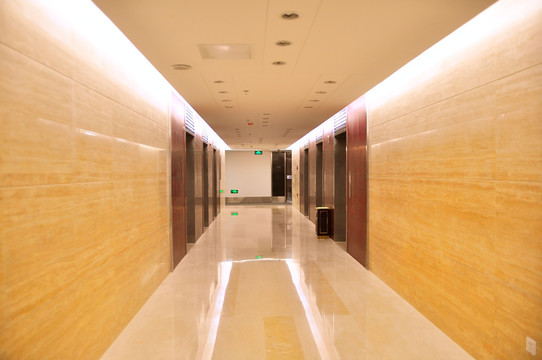 极具空间感的电梯间走廊通道