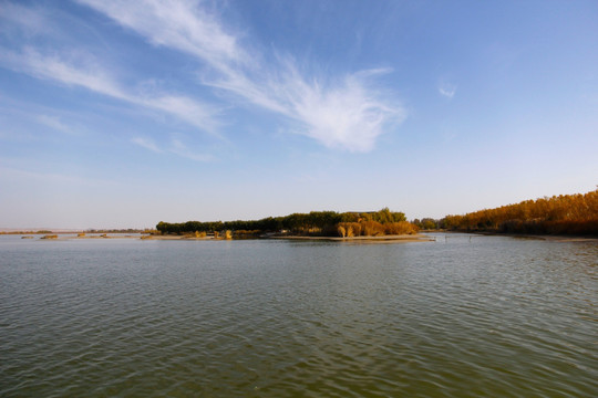 湖景秋色