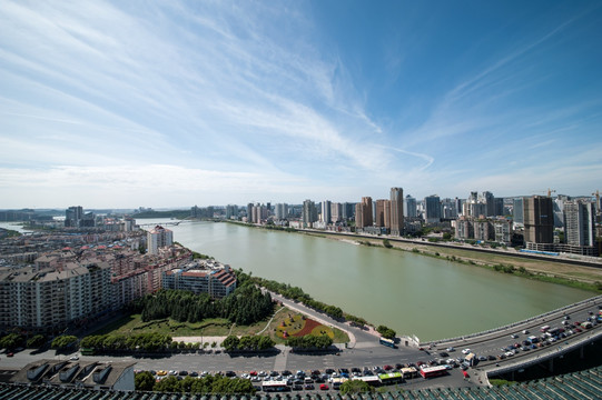 绵阳市涪江边城市风景