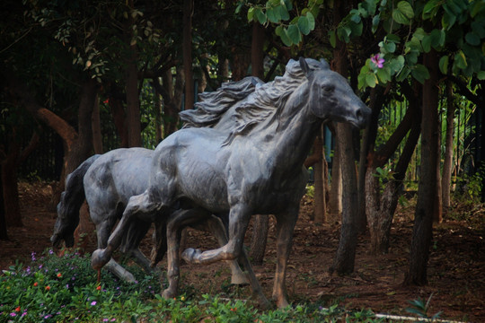马群雕塑 奔马