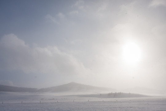 冬日雪原 暴风雪 丘陵 太阳