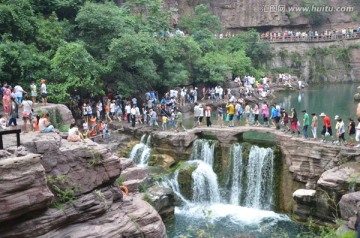 云台山风景 红石峡瀑布