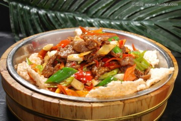 锅巴盖牛肉