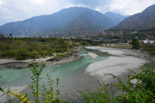 茂县牟托羌寨岷江河谷