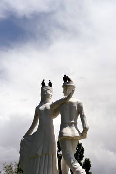 塔吉克族  鹰舞雕塑