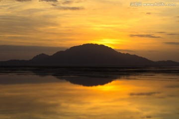 平湖夕阳