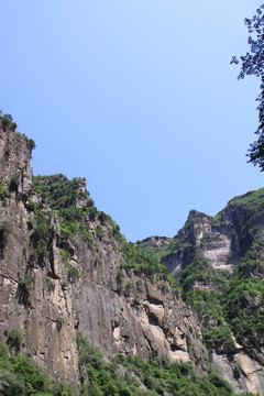 峡谷石山